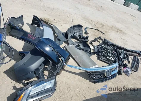 2019 Honda Pilot Touring z USA, uszkodzony, nr VIN 5FNYF6H69KB021253